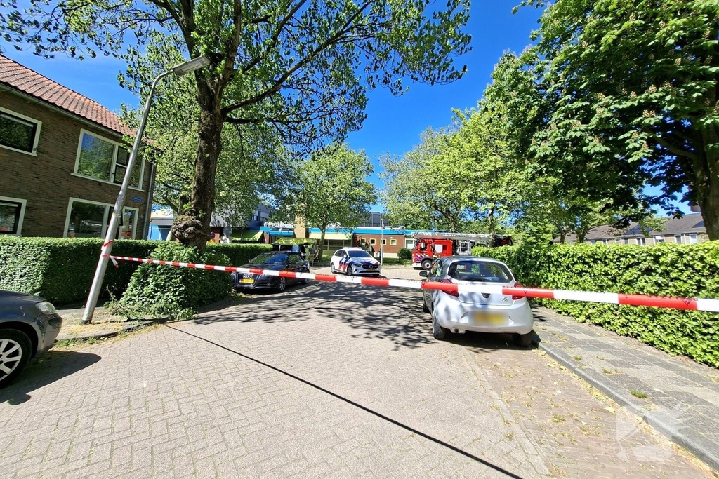 Persoon op dak zorgt voor grote inzet van hulpdiensten