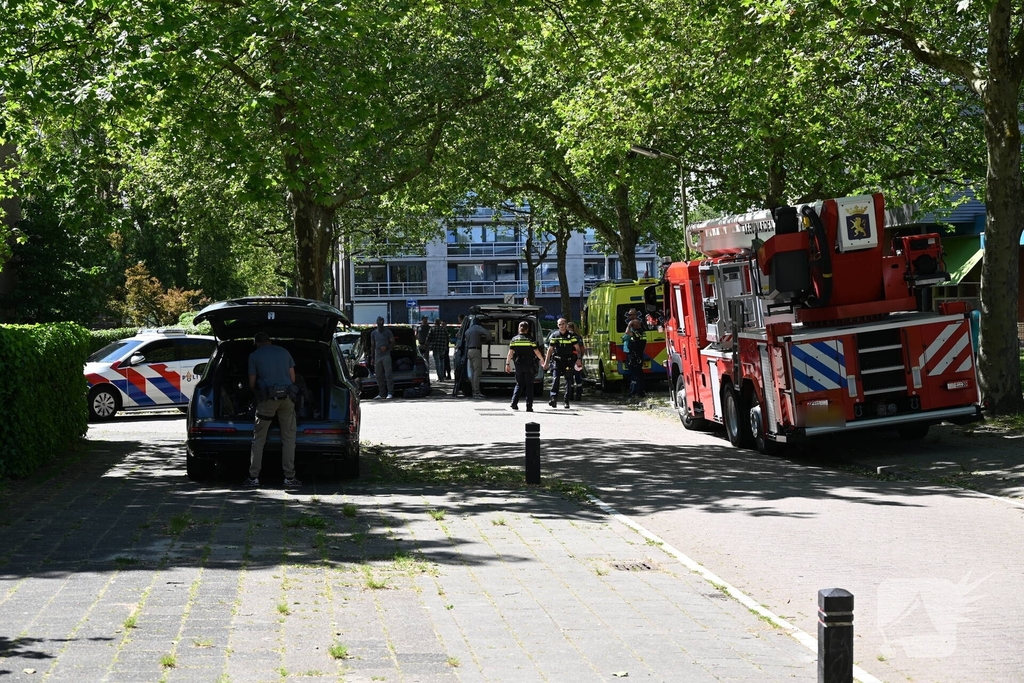 Persoon op dak zorgt voor grote inzet van hulpdiensten
