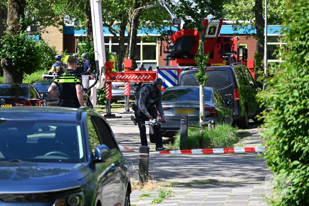 Persoon op dak zorgt voor grote inzet van hulpdiensten