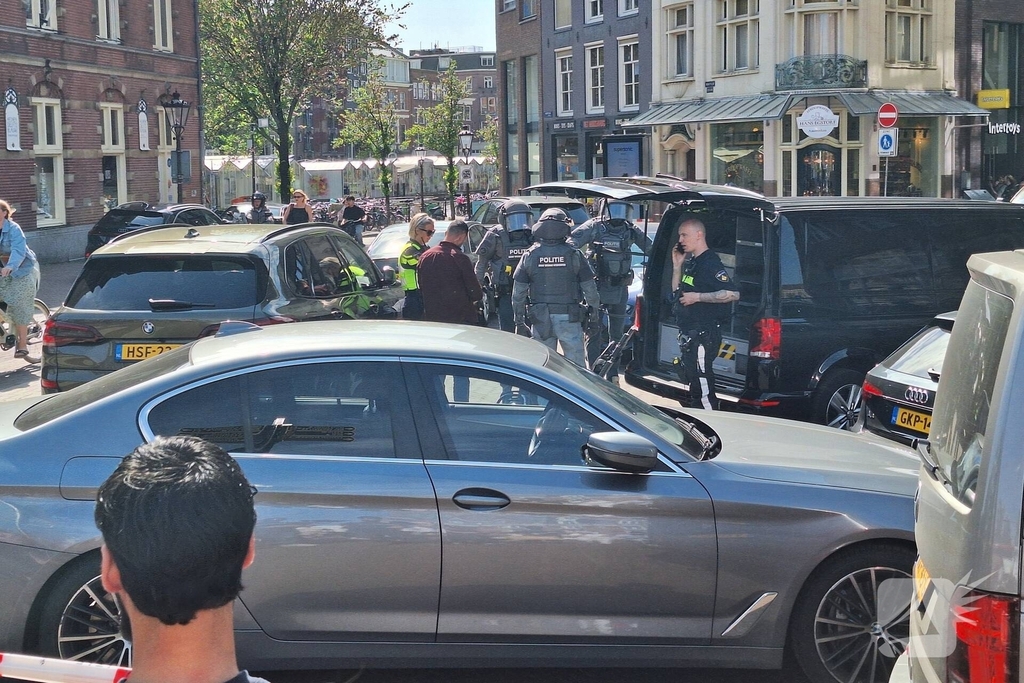 Arrestatieteam ingezet, politie sluit omgeving af
