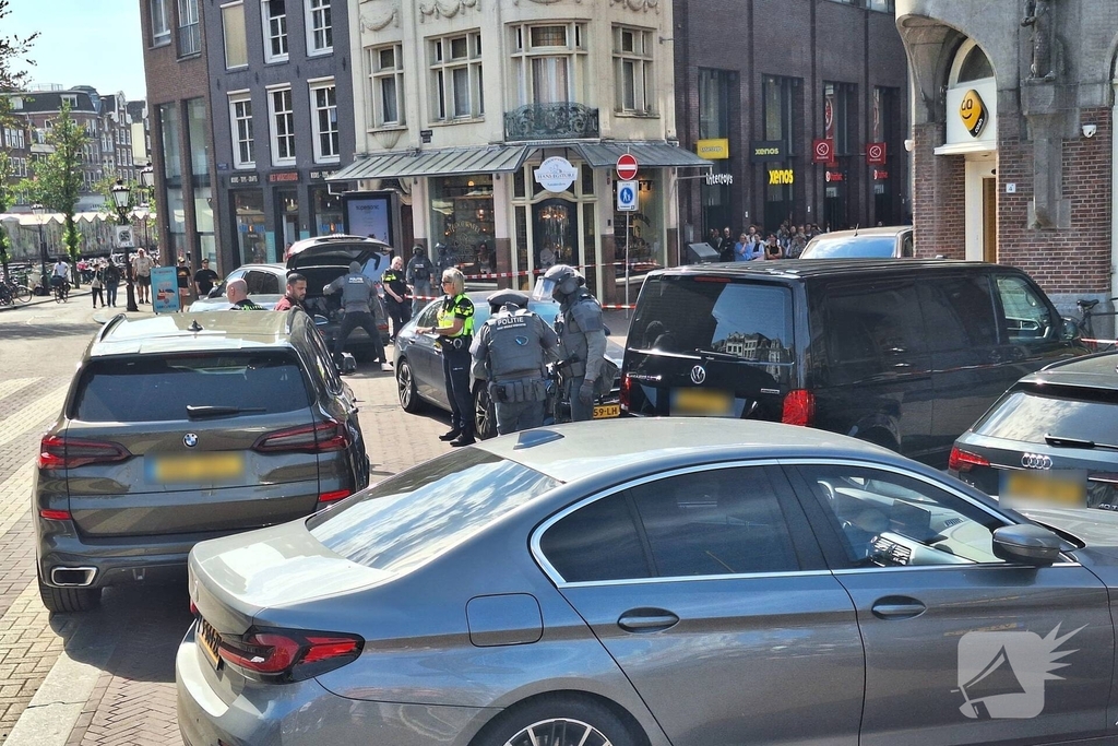 Arrestatieteam ingezet, politie sluit omgeving af