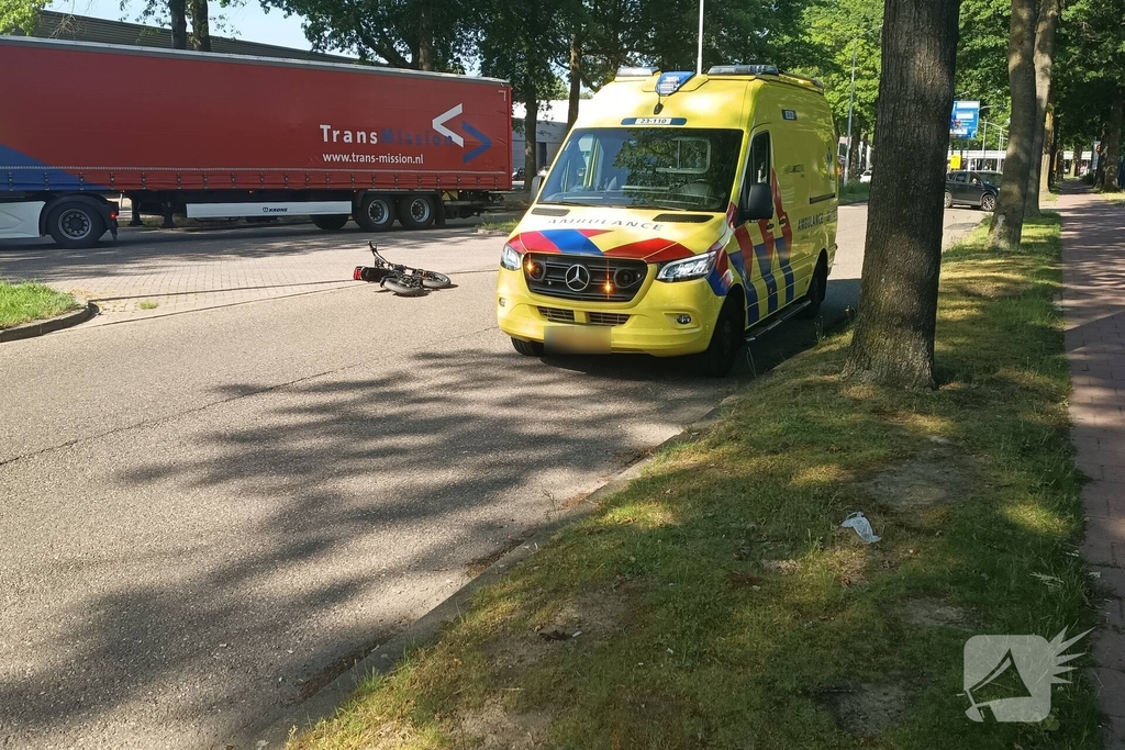 Kind op fatbike aangereden door auto