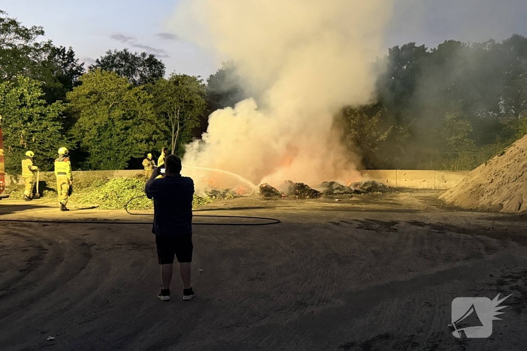 Buitenbrand in snoeiafval in Schijndel
