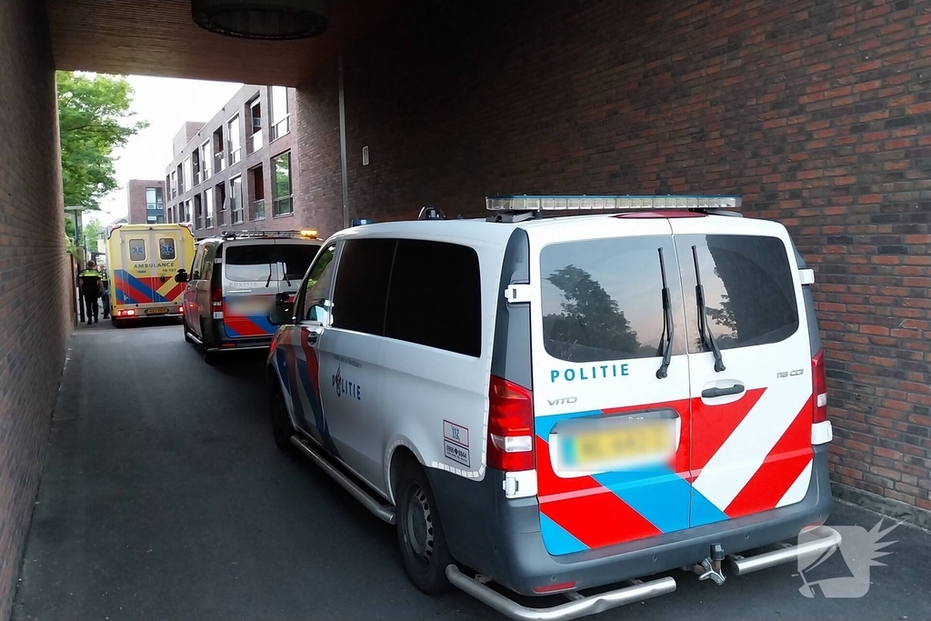 Scooterrijder in botsing met bezorgbus supermarkt