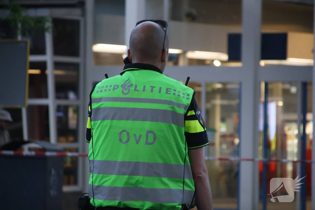 Zwaargewonde na mishandeling voor station Leiden Centraal