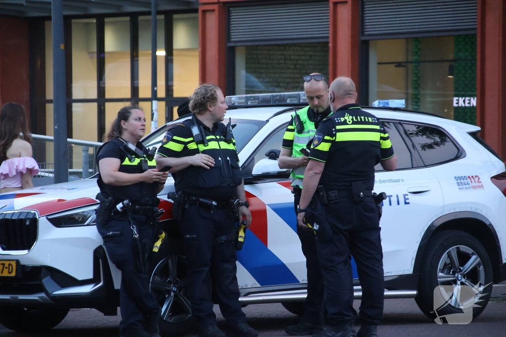 Zwaargewonde na mishandeling voor station Leiden Centraal