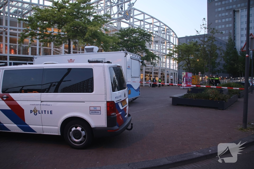 Zwaargewonde na mishandeling voor station Leiden Centraal
