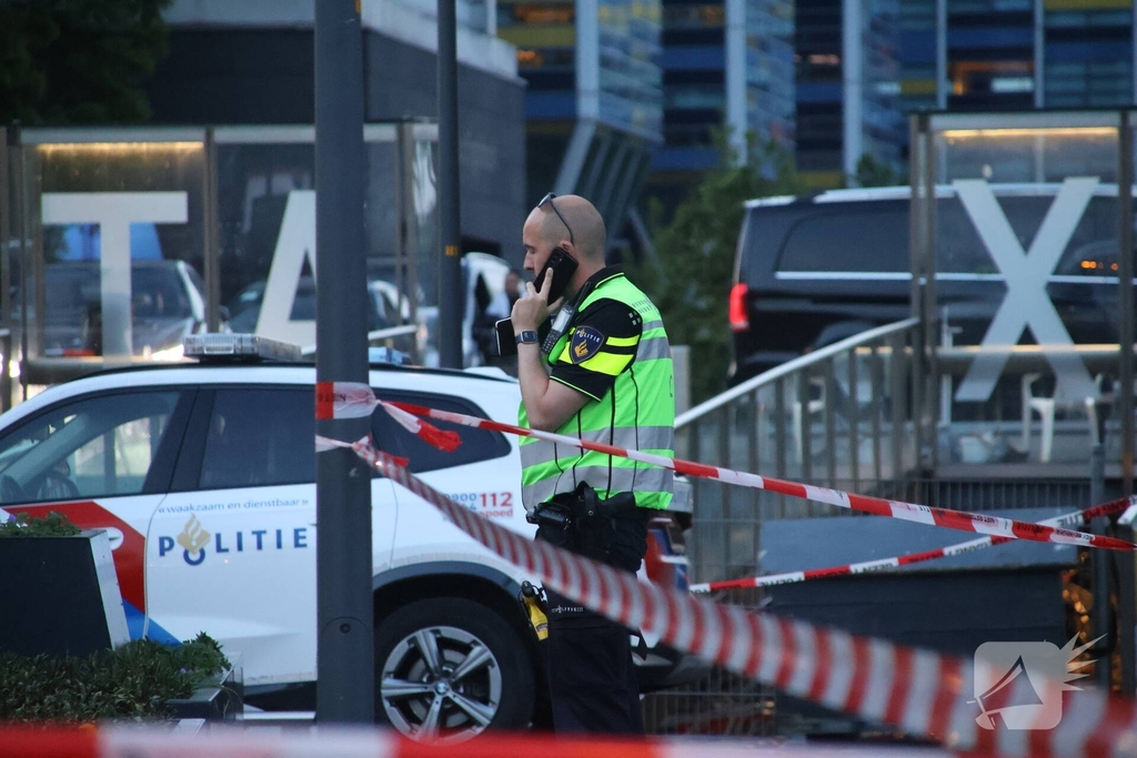 Zwaargewonde na mishandeling voor station Leiden Centraal