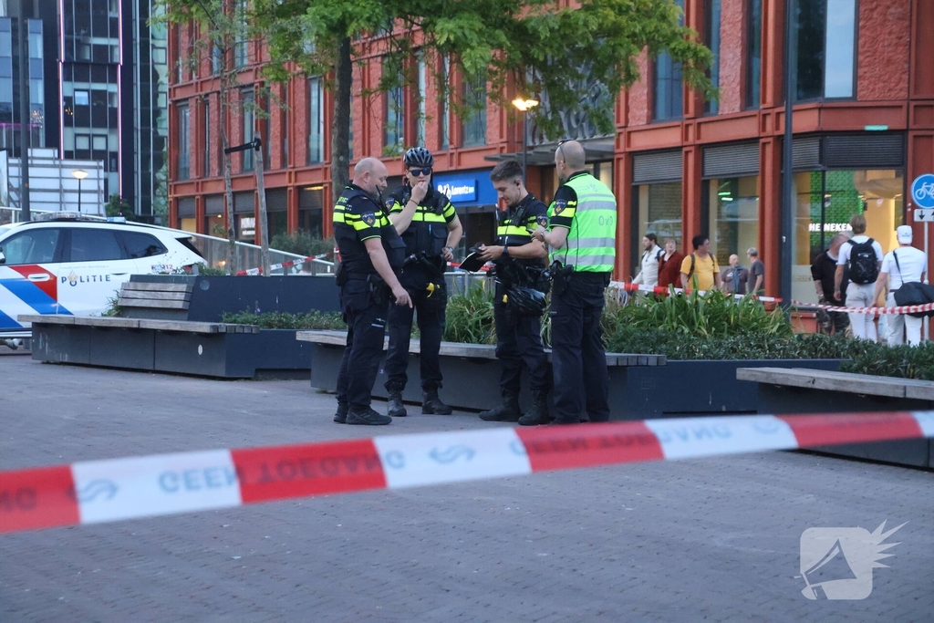 Zwaargewonde na mishandeling voor station Leiden Centraal