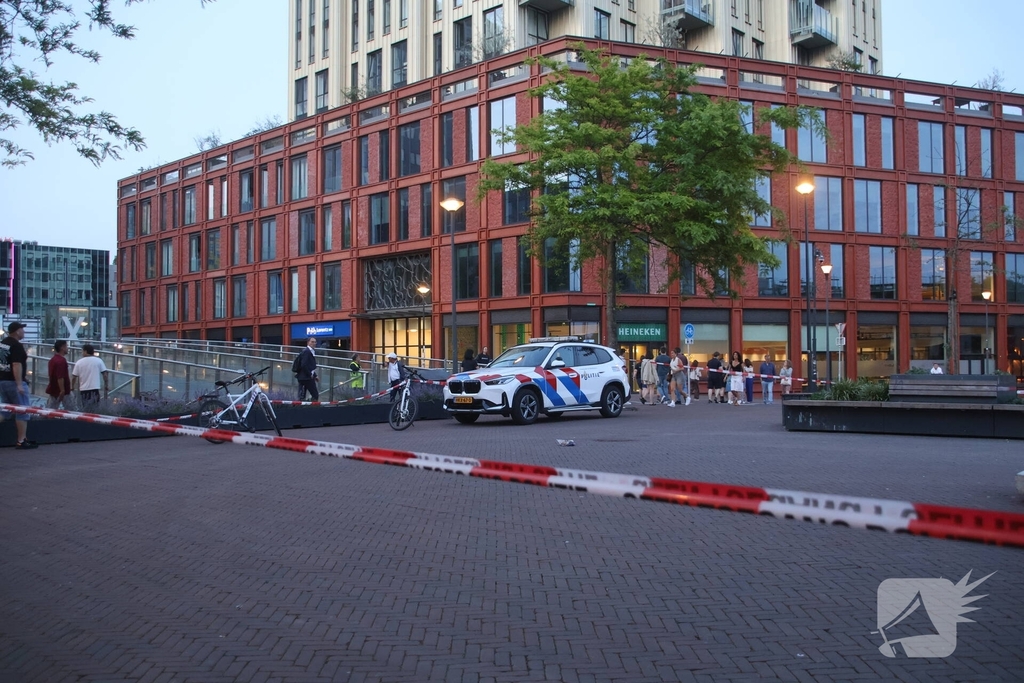 Zwaargewonde na mishandeling voor station Leiden Centraal