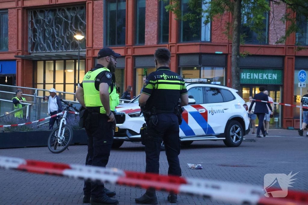 Zwaargewonde na mishandeling voor station Leiden Centraal