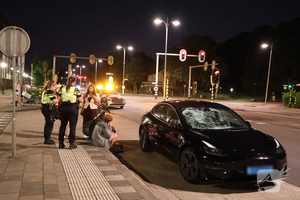 Botsing tussen fatbike en taxi leidt tot gewonden