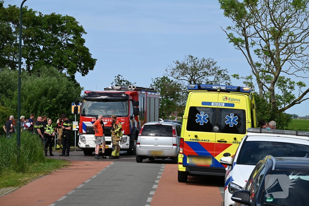 Persoon op driewieler raakt te water