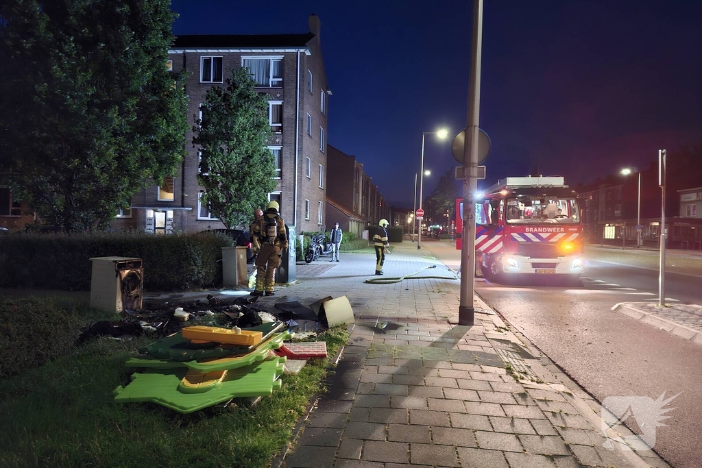 Buitenbrand geblust na brand in groffuil