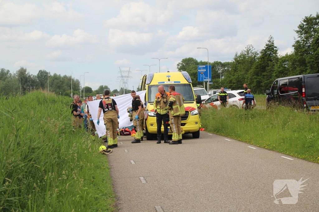 Bestelbusje komt te water, bestuurder gereanimeerd