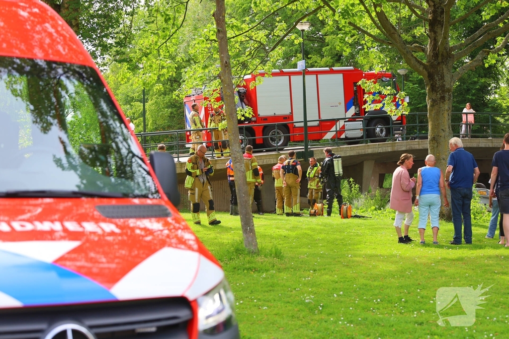 Auto te water in Oostzaan