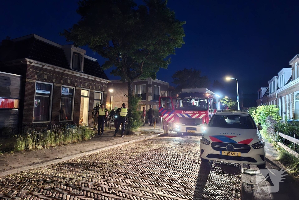 Brandweer ventileert woning na brand