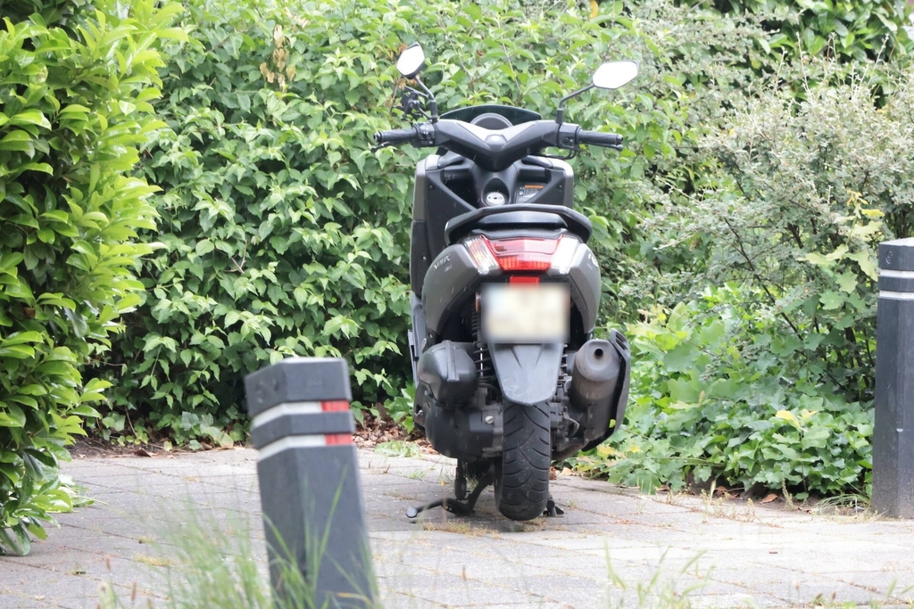 Ongeval met motorscooter en auto leidt tot doorrijden