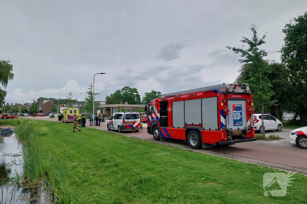 Geen gewonden bij voertuig te water
