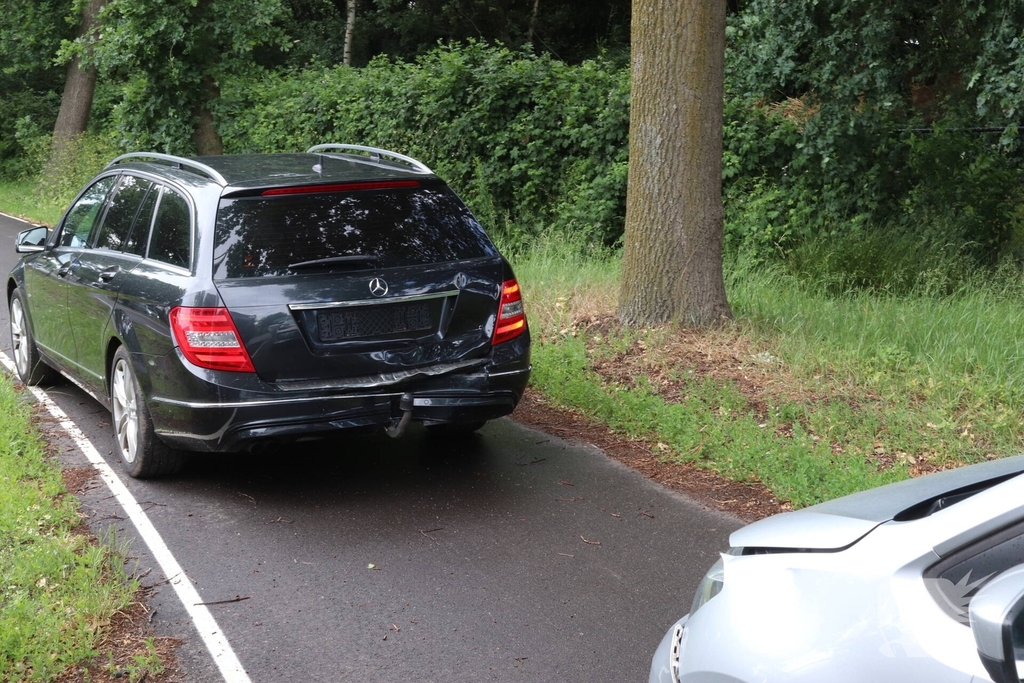 Meerdere inzittenden gecontroleerd na aanrijding