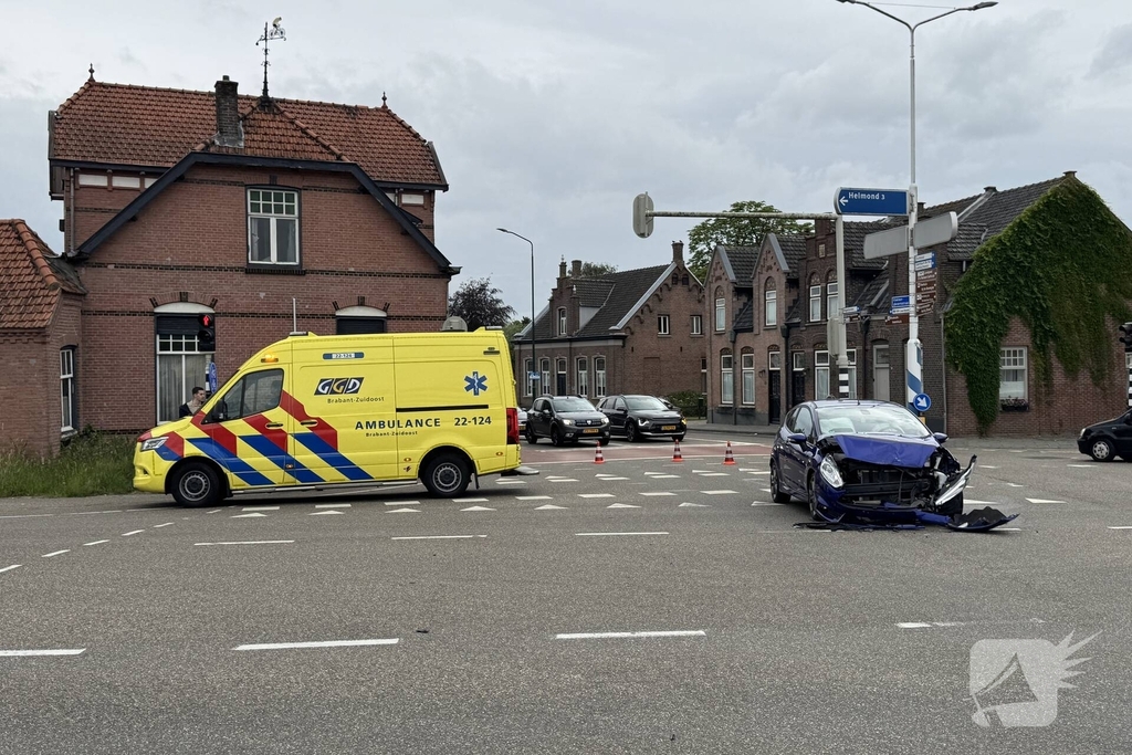 Botsing tussen twee auto's in Aarle-Rixtel