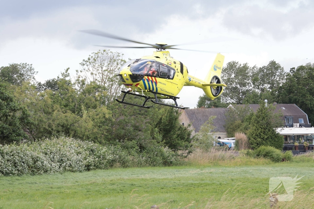Traumahelikopter ingezet voor persoon te water