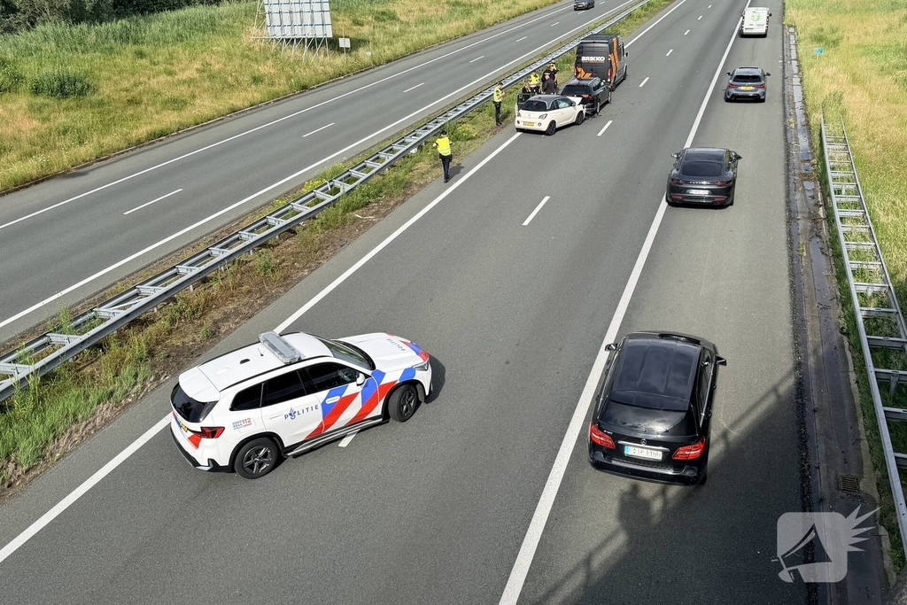 Ongeval met drie auto's op snelweg