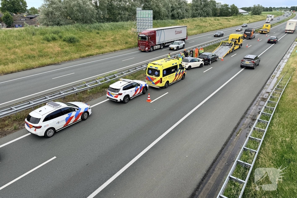 Ongeval met drie auto's op snelweg