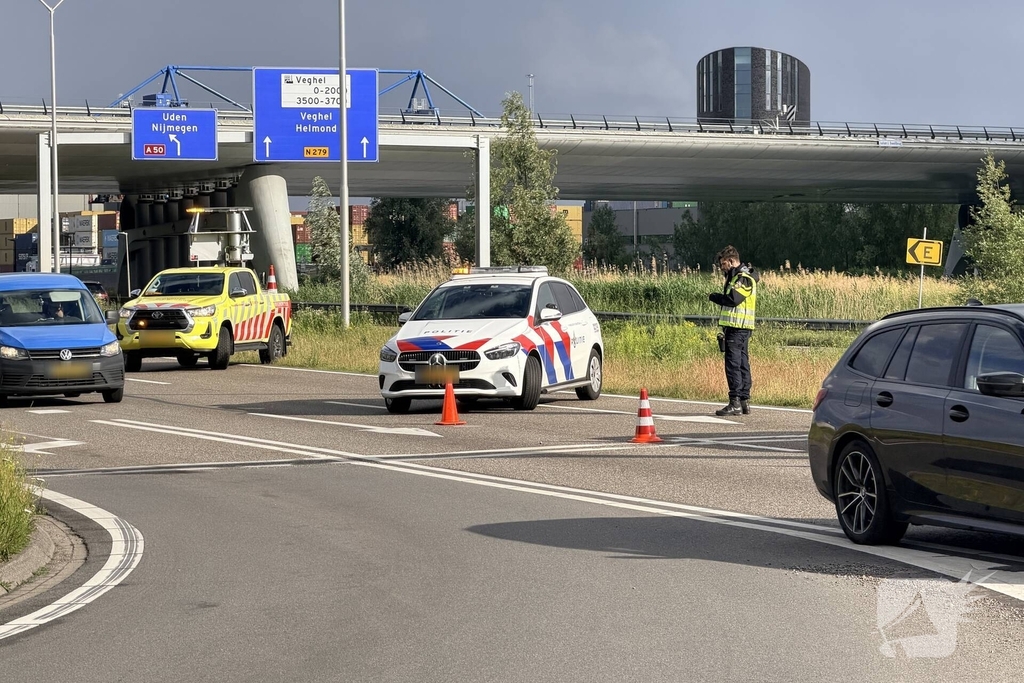 Ongeval met twee auto's op drukke weg