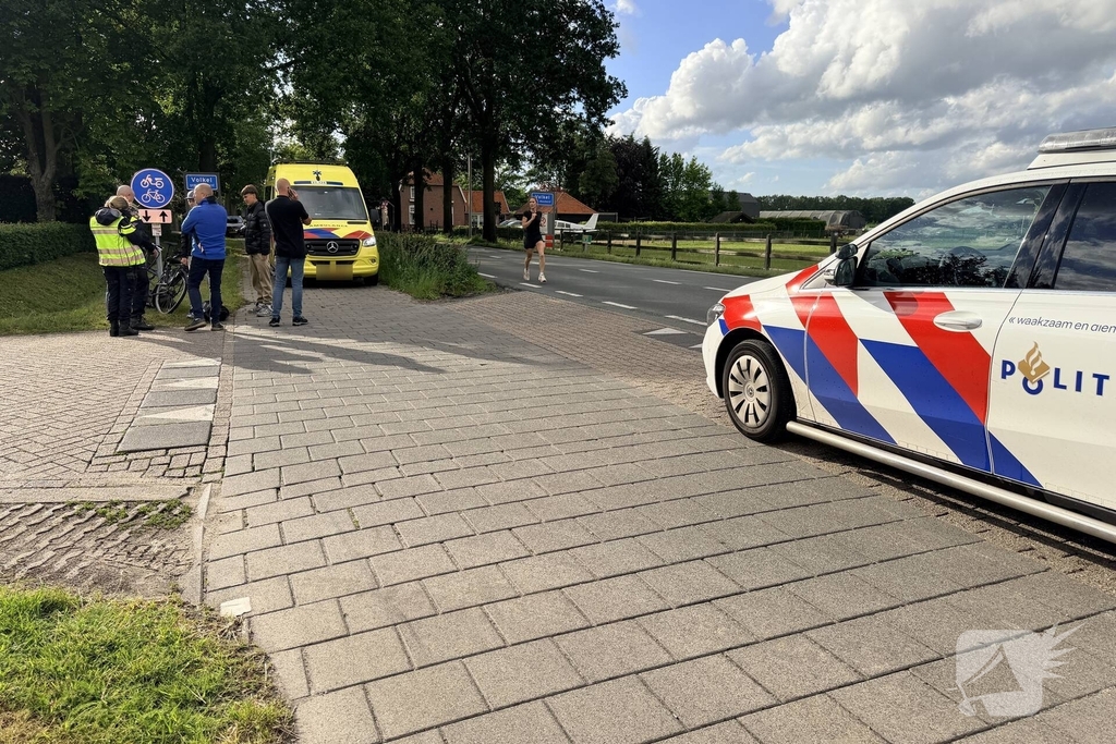 Scooter botst op fietser op fietspad