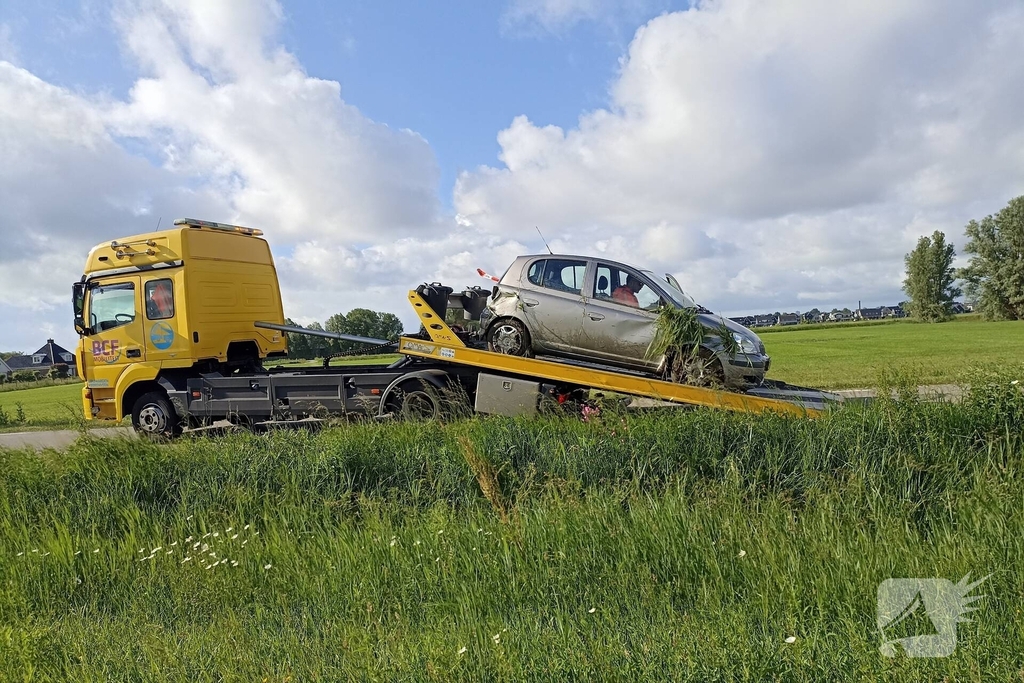 Auto belandt in greppel na ongeval