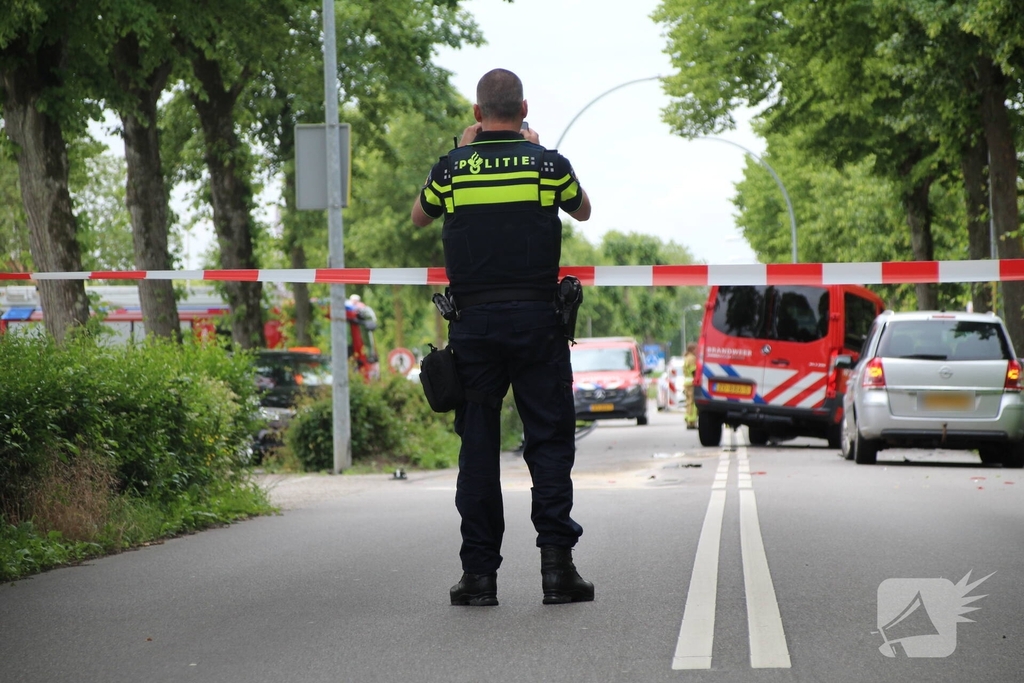 Zware aanrijding met brandweerbusje leidt tot meerdere gewonden