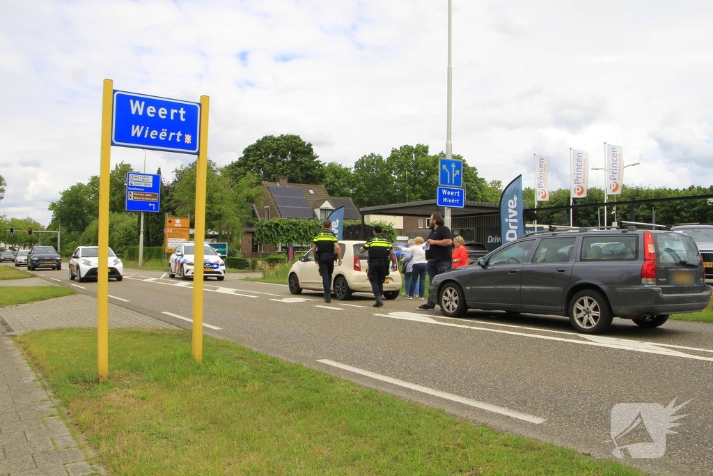 Kop-staartbotsing met lichtgewonde vrouw