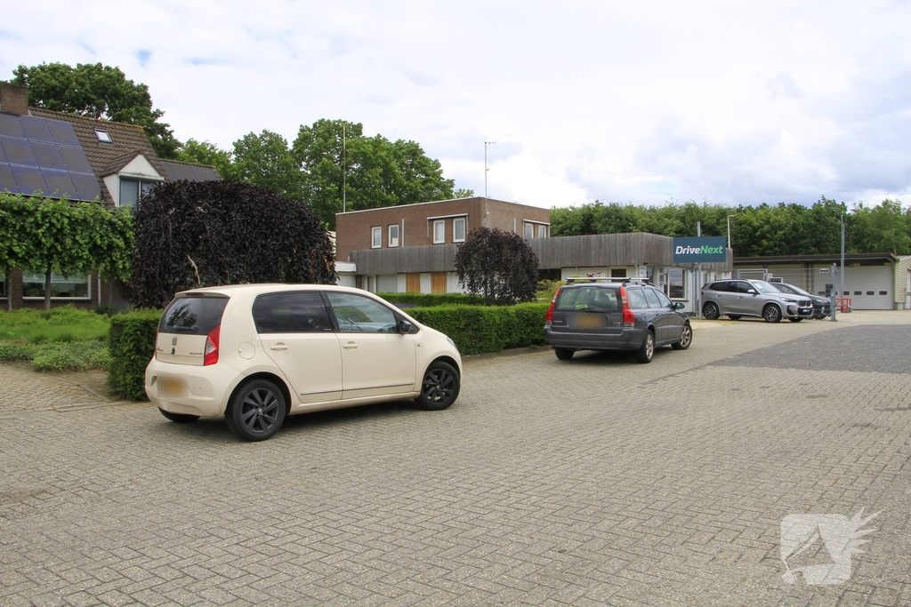 Kop-staartbotsing met lichtgewonde vrouw