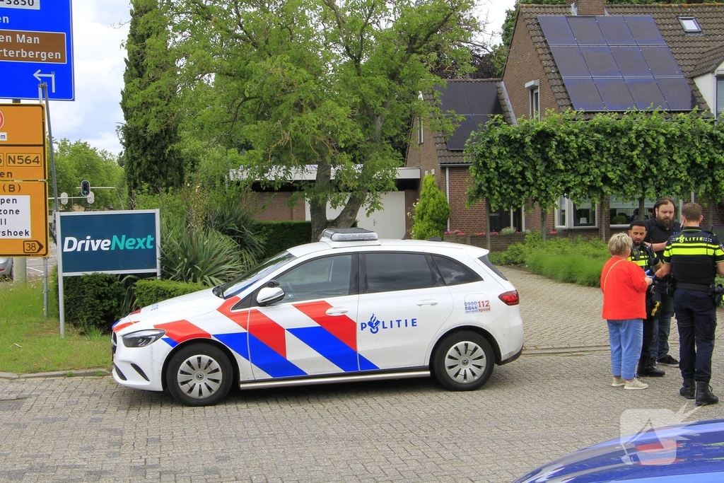 Kop-staartbotsing met lichtgewonde vrouw