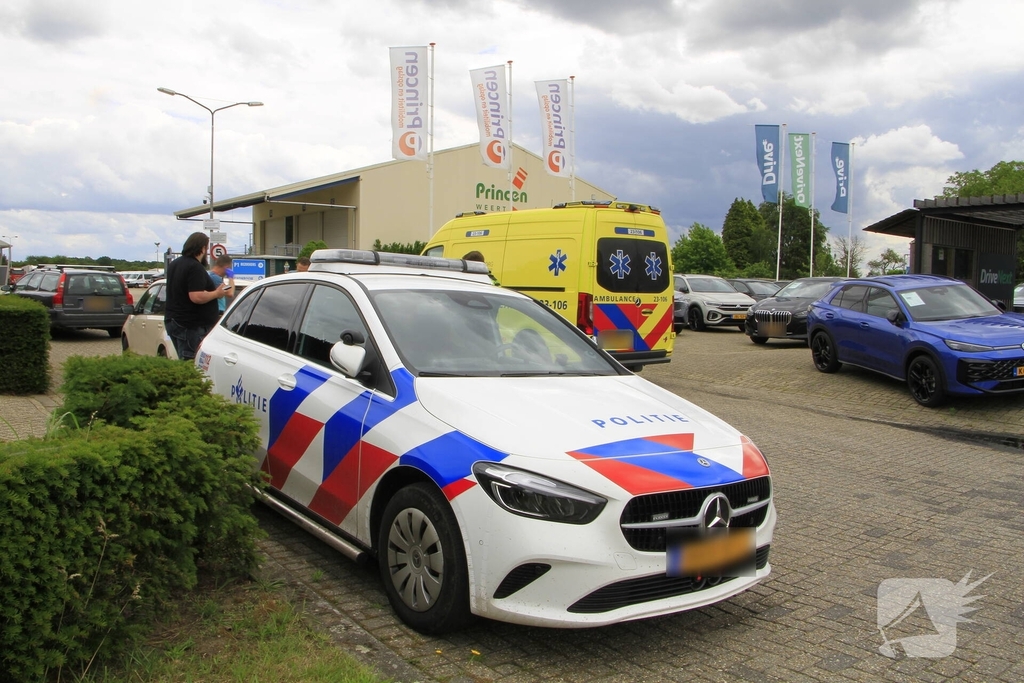 Kop-staartbotsing met lichtgewonde vrouw