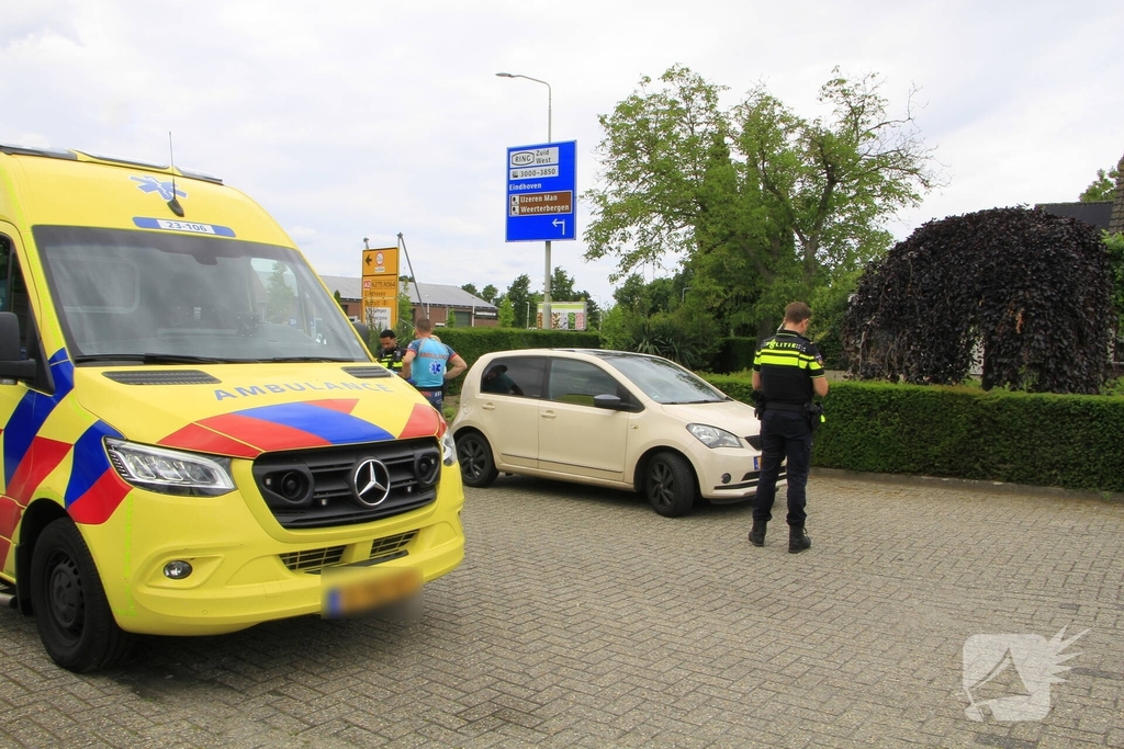 Kop-staartbotsing met lichtgewonde vrouw