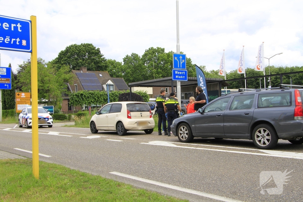 Kop-staartbotsing met lichtgewonde vrouw