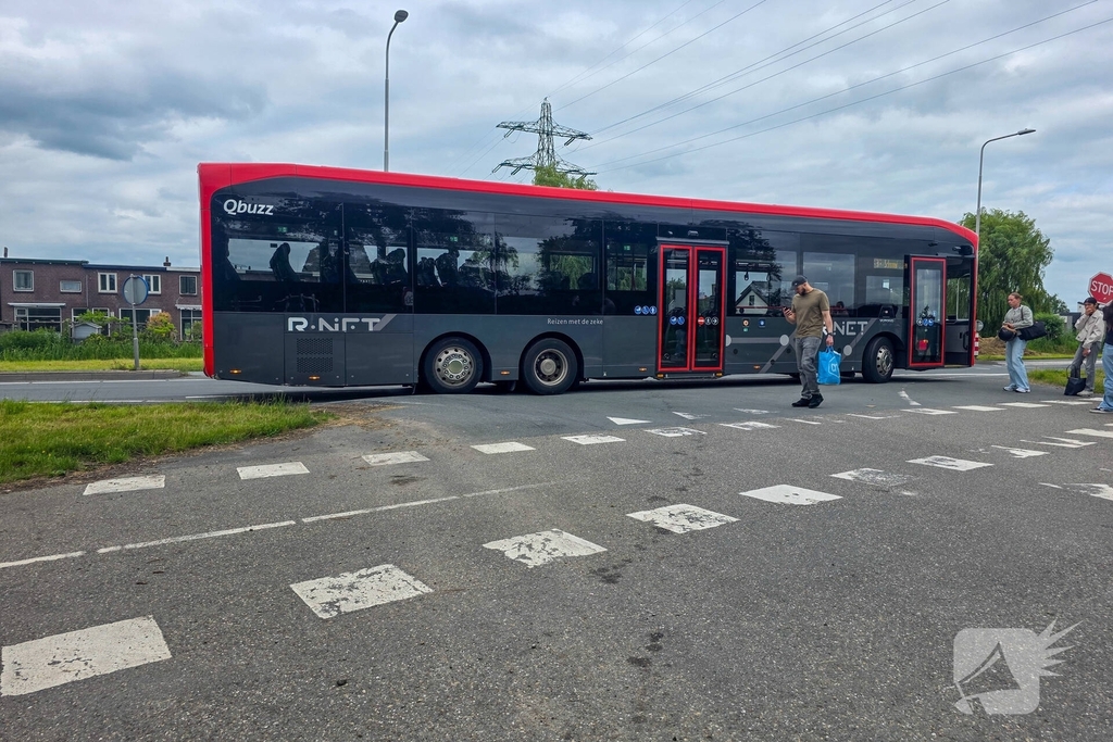 Dronken man springt voor bus en word gevonden na zoekactie