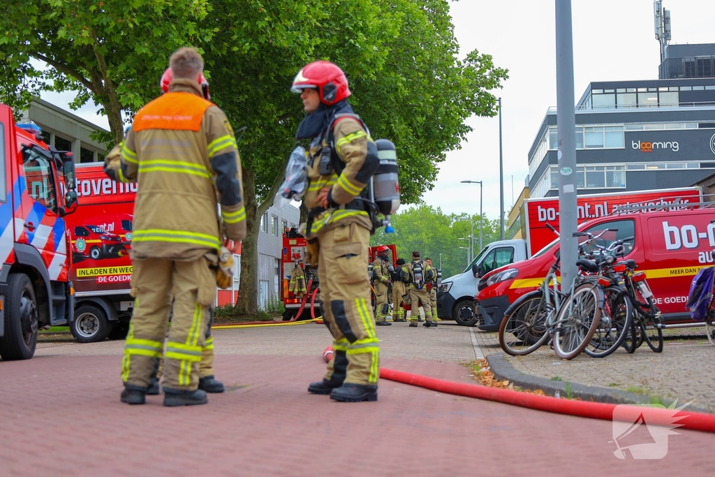 Brand in bijgebouw veroorzaakt rookontwikkeling