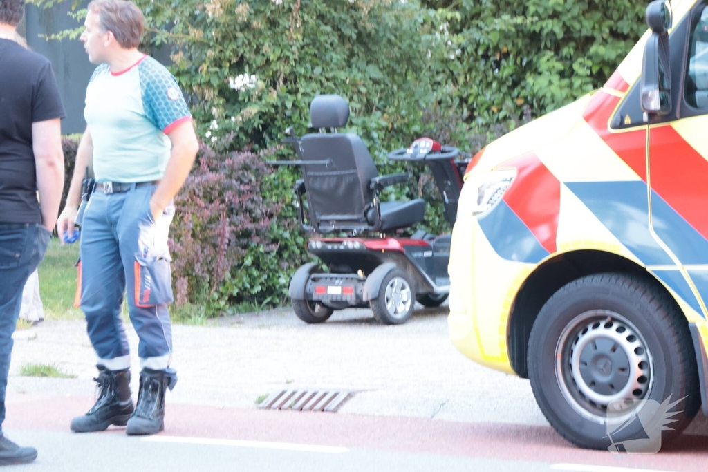 Scootmobiel bestuurder valt hard bij incident