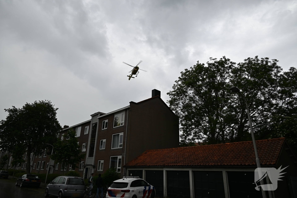 Traumahelikopter landt tussen flats door medisch incident