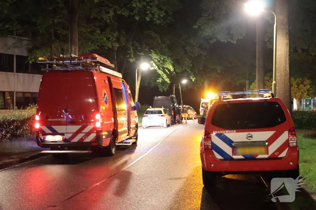 Hulpdiensten zoeken naar persoon te water