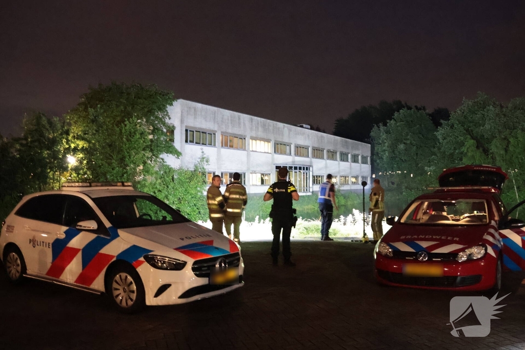 Hulpdiensten zoeken naar persoon te water