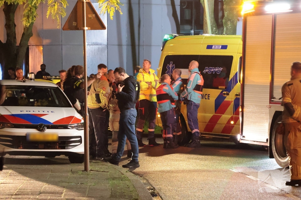 Hulpdiensten zoeken naar persoon te water