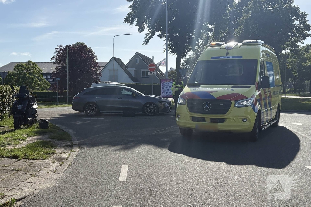 Scooterrijder betrokken bij aanrijding met auto