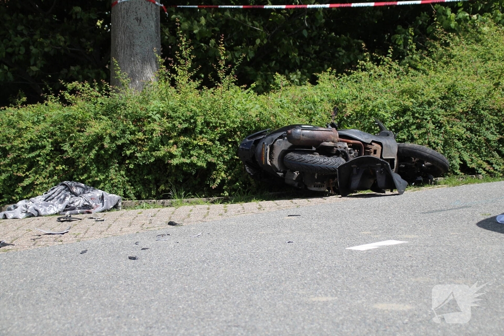 Zwaar ongeval met gewonden na aanrijding tussen scooter en auto