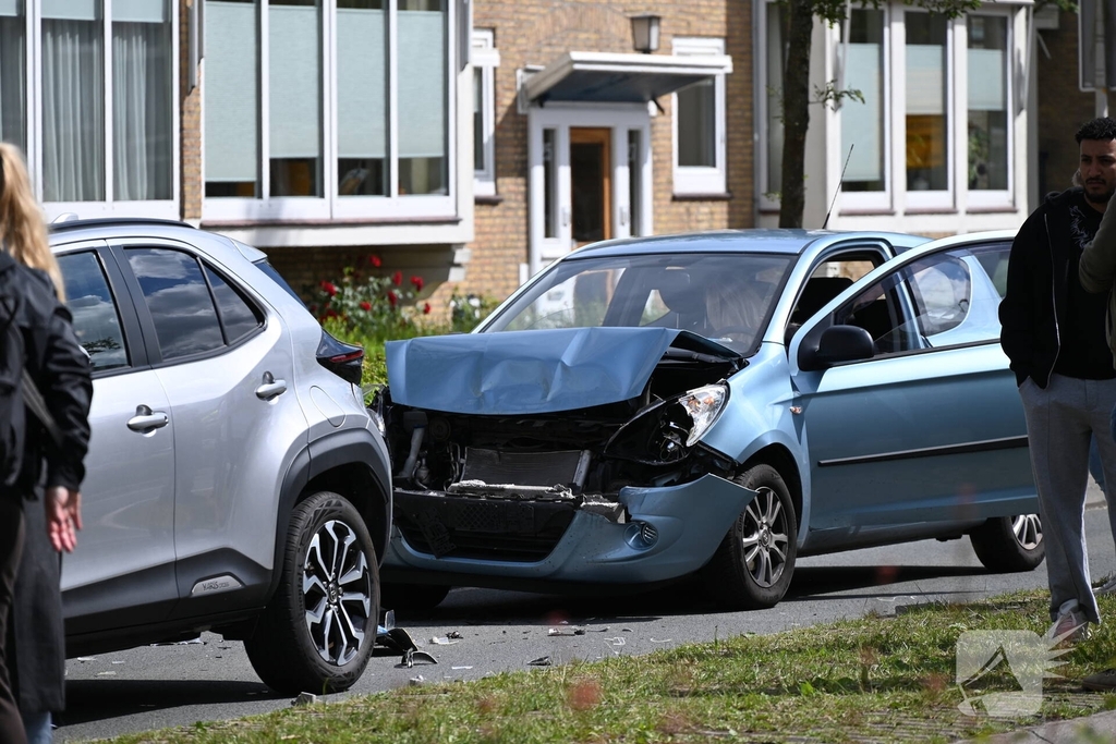 Vier auto's betrokken bij kop-staartbotsing