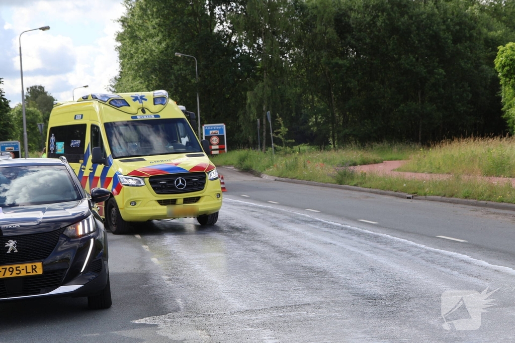 Botsing tussen auto en brommobiel