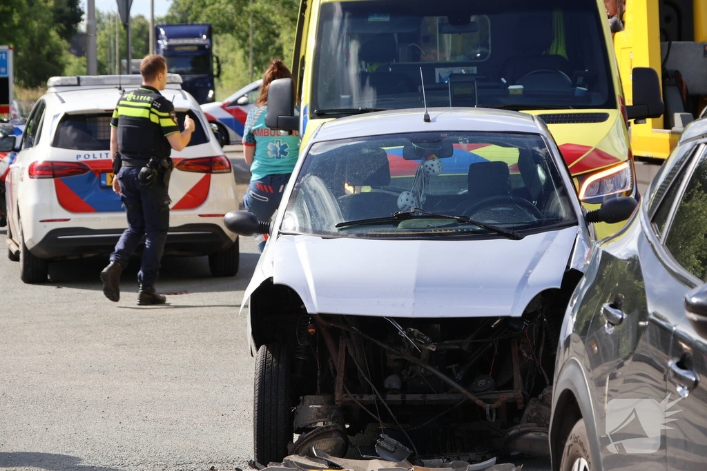 Botsing tussen auto en brommobiel